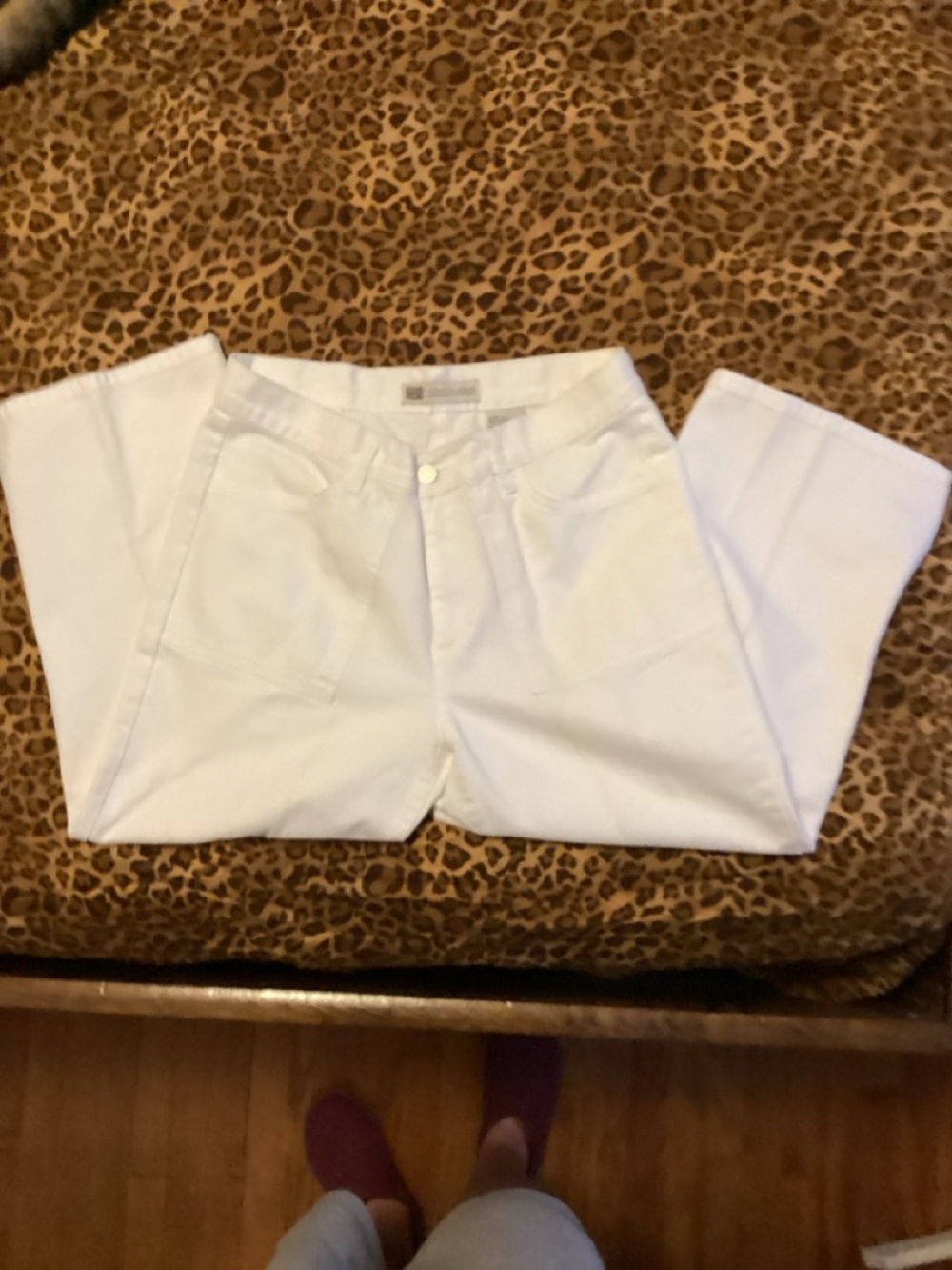 White High-Waist Straight Leg Capris